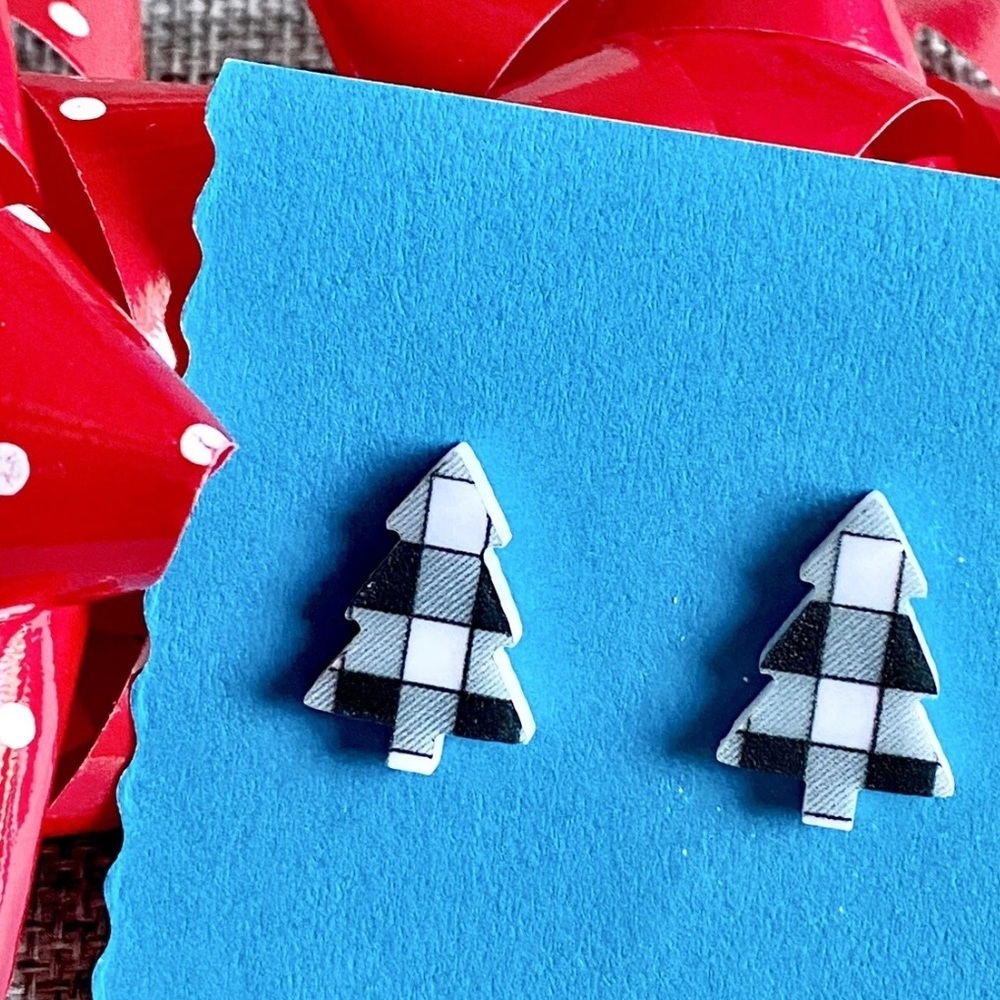 New Black & White Buffalo Check Plaid Christmas Tree Holiday Stud Earrings 0.75”